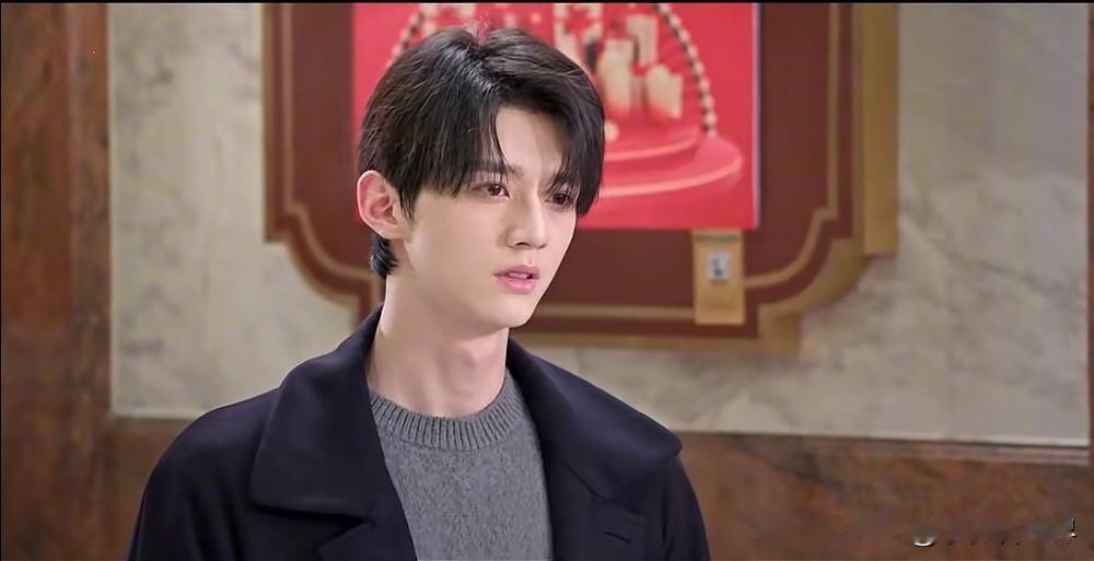 当庄序发疯似的从楼梯上冲下来，他一心想追上聂曦光，他觉得他还有机会。但其实他们早