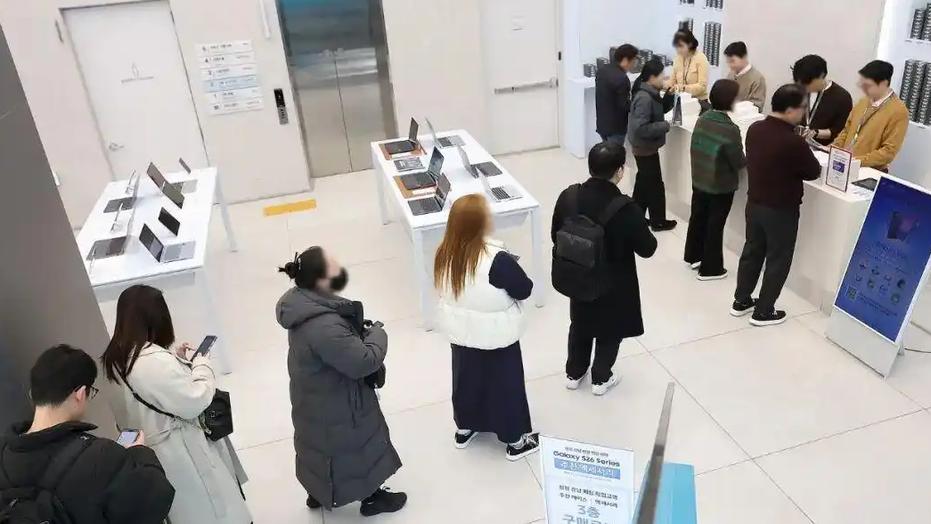 手机集体涨价，千元机快没了！
 
近段发现一个事儿，现在手机悄咪咪全都涨价了。