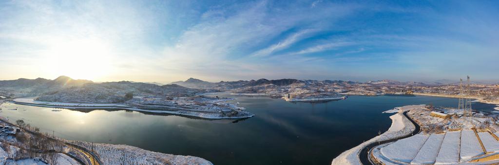 汶河是在“莱芜大地”中形成的一条水系，故称莱芜的“母亲河”。汶河从东往西流淌，也