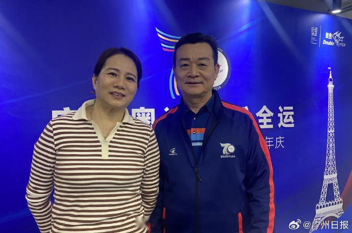 林高远父亲去世  林高远曾陪治疗中的父亲一起剃头 看着林高远替他的爸爸发了最后一