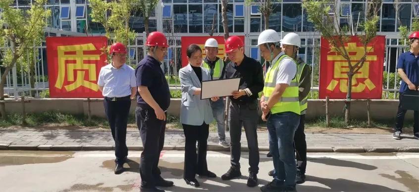 石家庄市政府副市长张峰珍调研正定新区市一中滨河校区、九年一贯制校区项目建设、安全