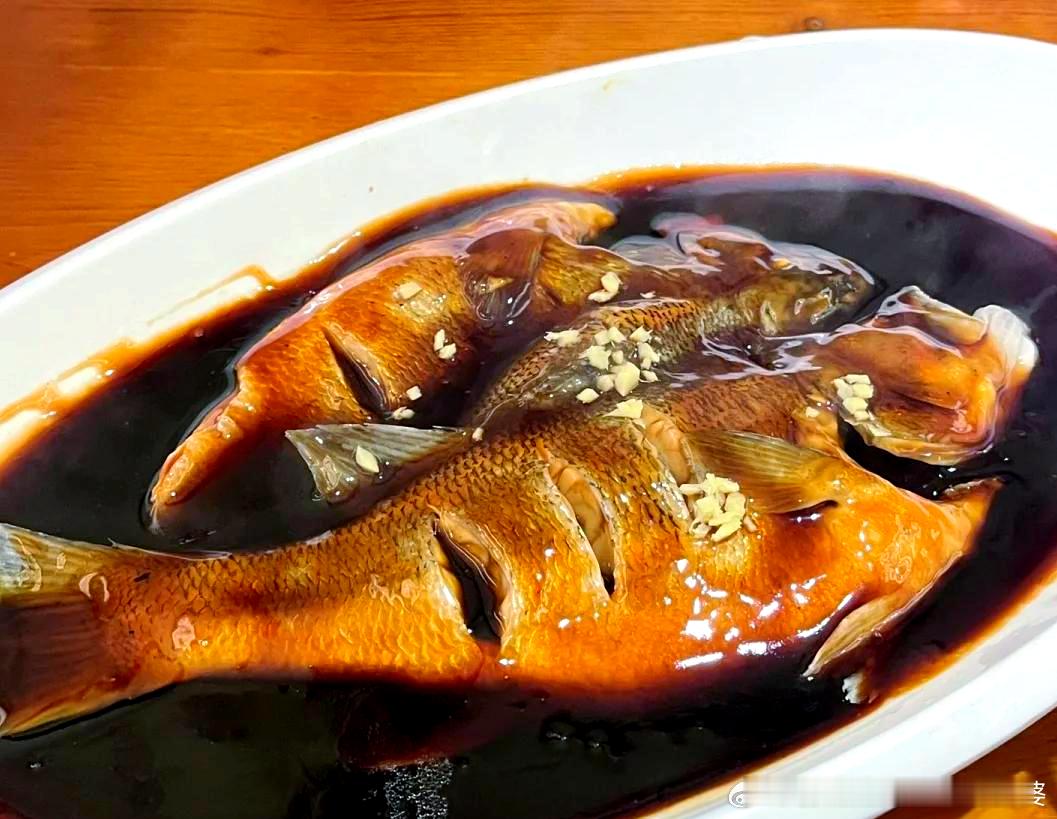 今年最惨的文旅我觉得还是杭州，一个西湖醋鱼就把几百年的牛车都翻没了，一点儿渣都不