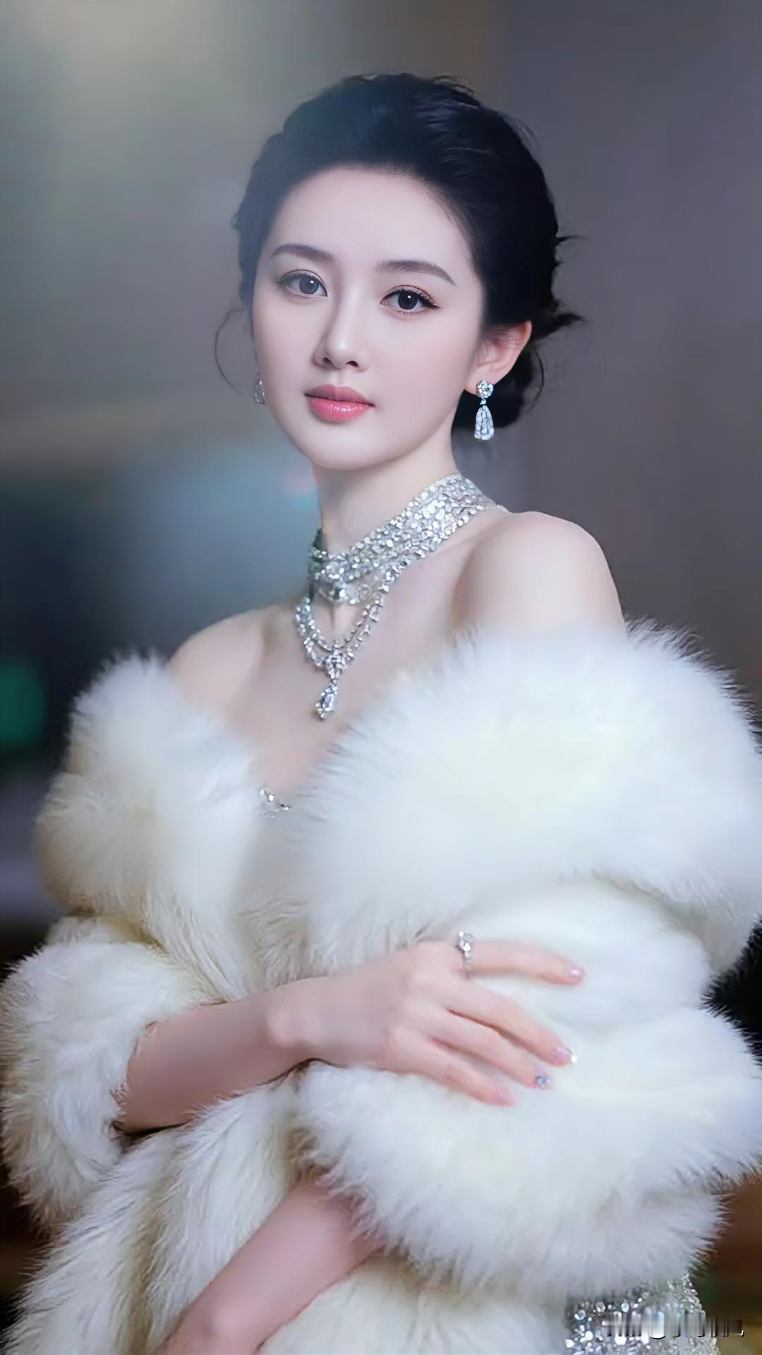 中俄当前展现出的战略默契，绝非权宜之计，而是基于共同战略利益与相近世界观的深层协