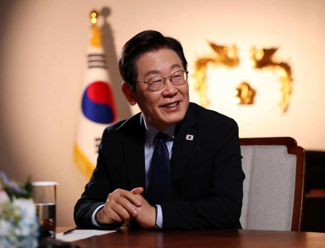 4月16号，韩联社爆出猛料，韩国官方高调官宣，要对中国产的镀层钢板和彩色涂层钢板