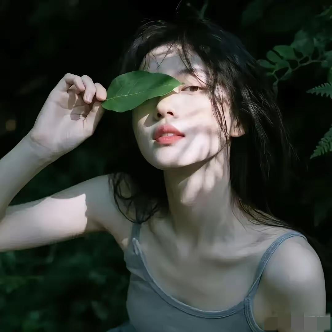 明天的自己应该是什么样子？谁也说不准。生活里，我们常被现实摩擦，累到想哭。别人看