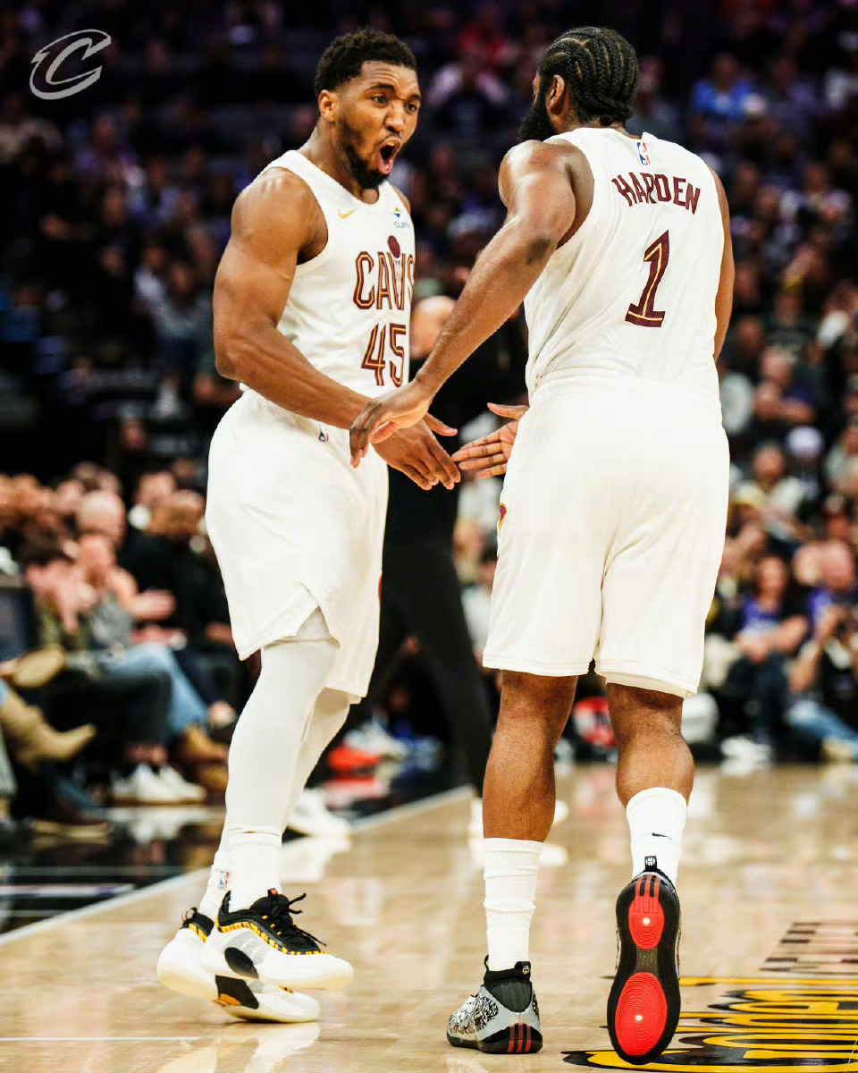 全联盟屁股最大的后场组合？ 