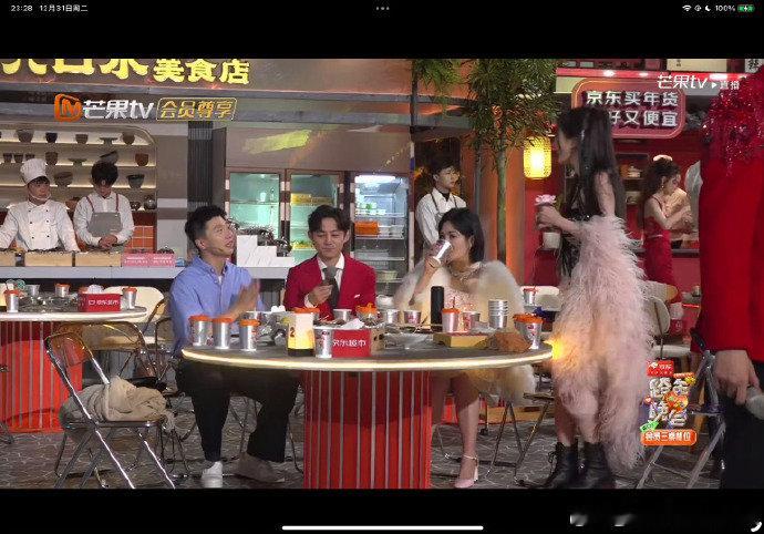 马龙杨幂同框 娱乐圈的杨幂和体育圈的马龙同框，这是什么神仙组合啊！！ 