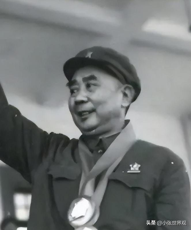 1970年，王自正持枪冲进了军区政委的卧室，政委连忙呼叫警卫员，谁知，2个警卫员