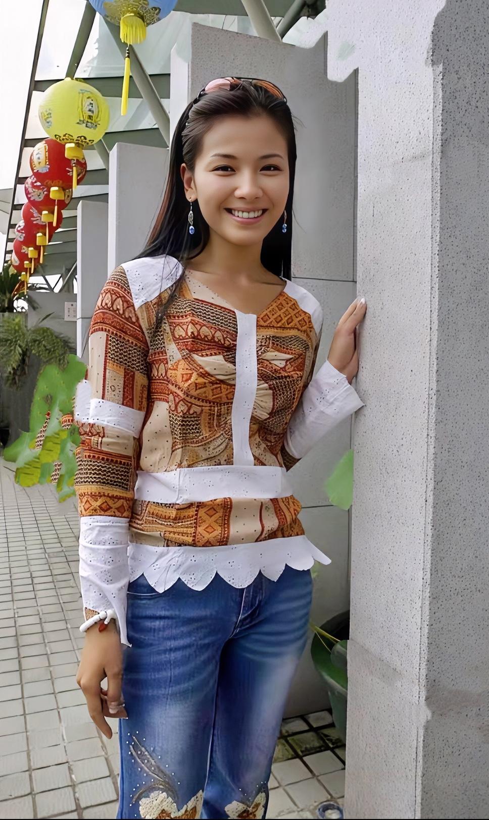 她在花少里面，又自然又漂亮，各个角度都好看