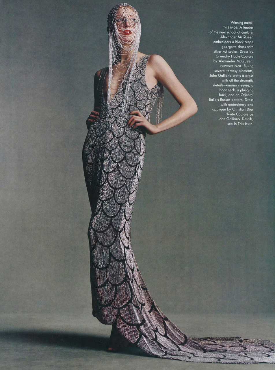 【来自投稿】纪梵希1998年春夏高定礼服，设计师是亚历山大·麦昆。 投稿