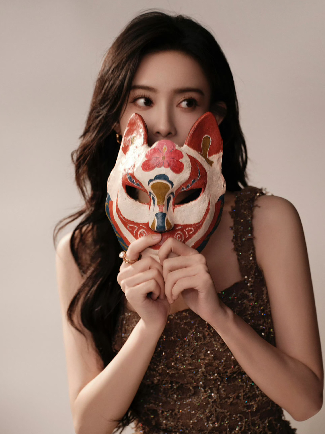 孟子义昨日追剧团造型图，风格很独特呢，九重紫这次赢麻了[doge] 