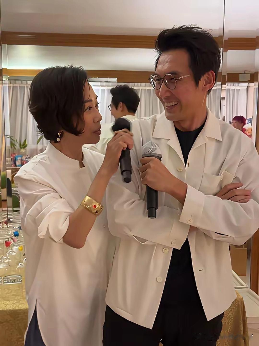 陈松伶这是暴瘦啊！看起来至少要瘦了二三十斤，陈松伶嫁给张铎以后也是有了幸福的模样