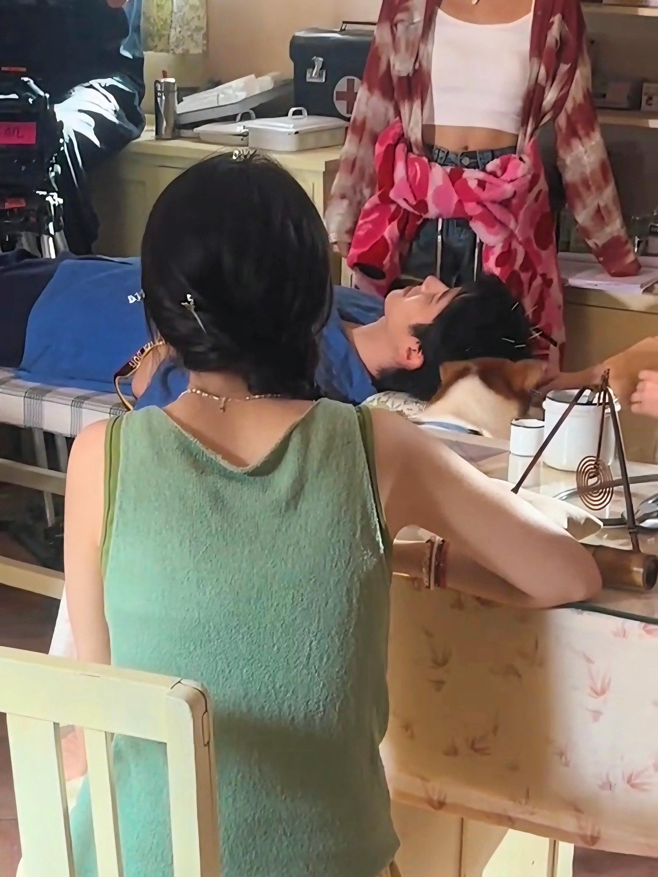 噗，这到底是什么剧情 请叫我们躺板板组合哈哈哈哈