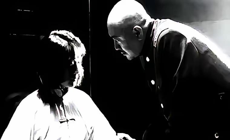 1941年，汉奸头子周世奎一脚踹开审讯室的门，准备亲自“伺候”刚抓来的女地下党，