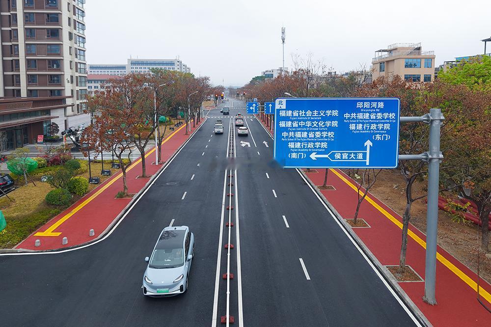 闽侯上街镇真是省级聚集地，省委党校，省行政学院，省社会主义学院，省中华文化学院，