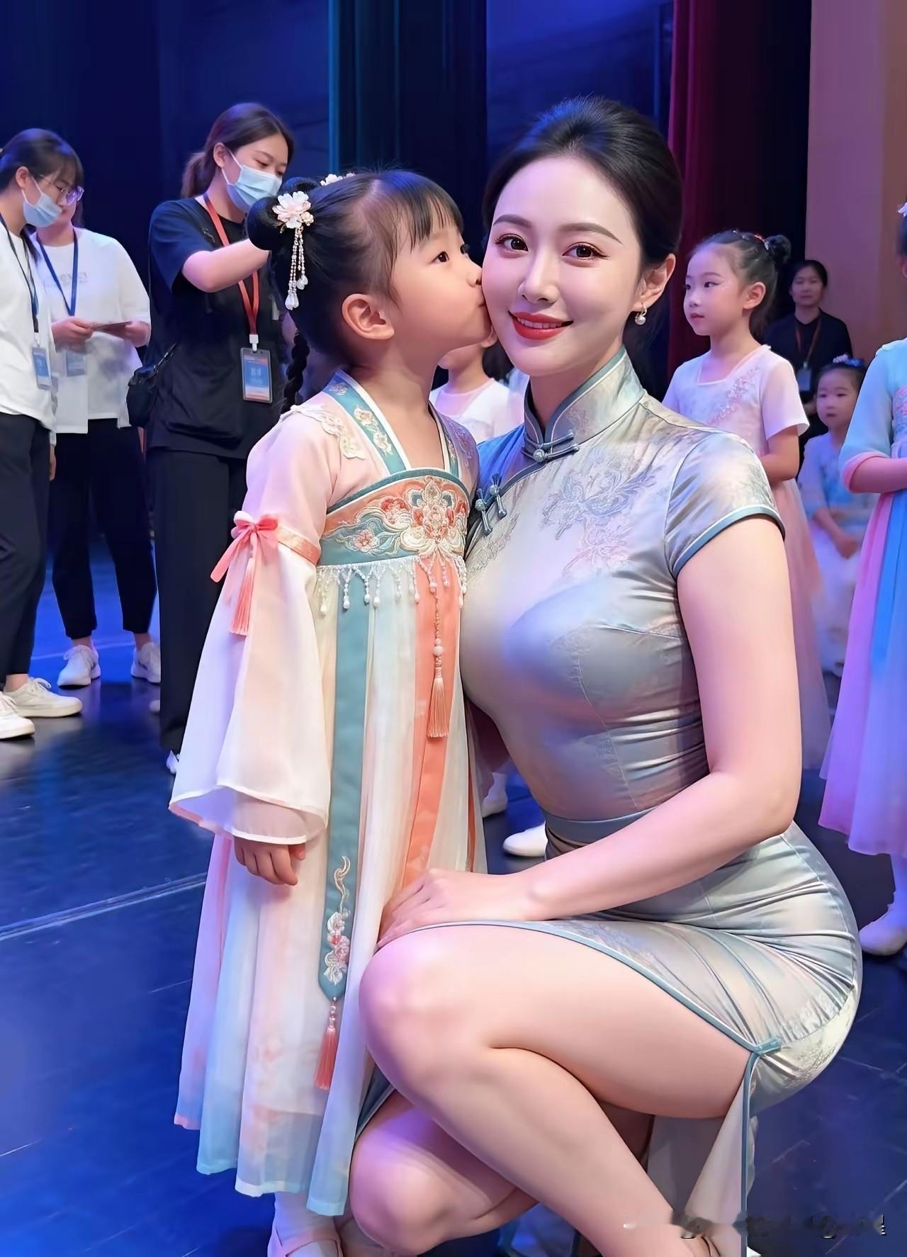 我们普通人，最大的愿望就是：
男的：“家有娇妻期盼，上有老父老母，膝下有刚断奶的