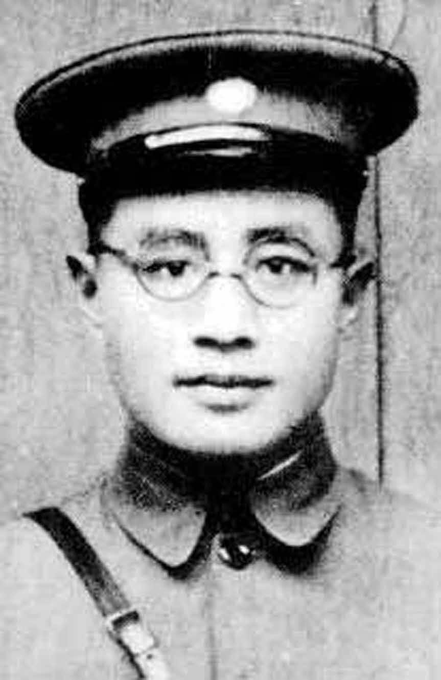 刘伯承年轻时英俊的帅气，出身贫寒，自幼聪明好学，24岁时就是＂川军名将＂，优秀指