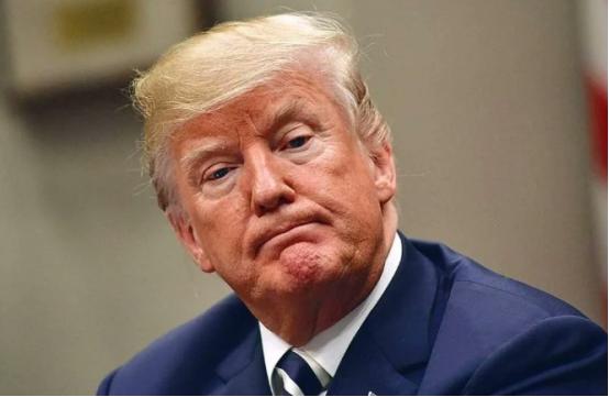 特朗普称，欧洲人购买中国产风力涡轮机是“冤大头”，他说，中国生产了世界上几乎所有