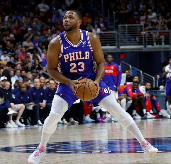 下面是一条关于NBA老将埃里克-戈登的坏消息！

今天灰熊官方宣布，球队已经裁掉