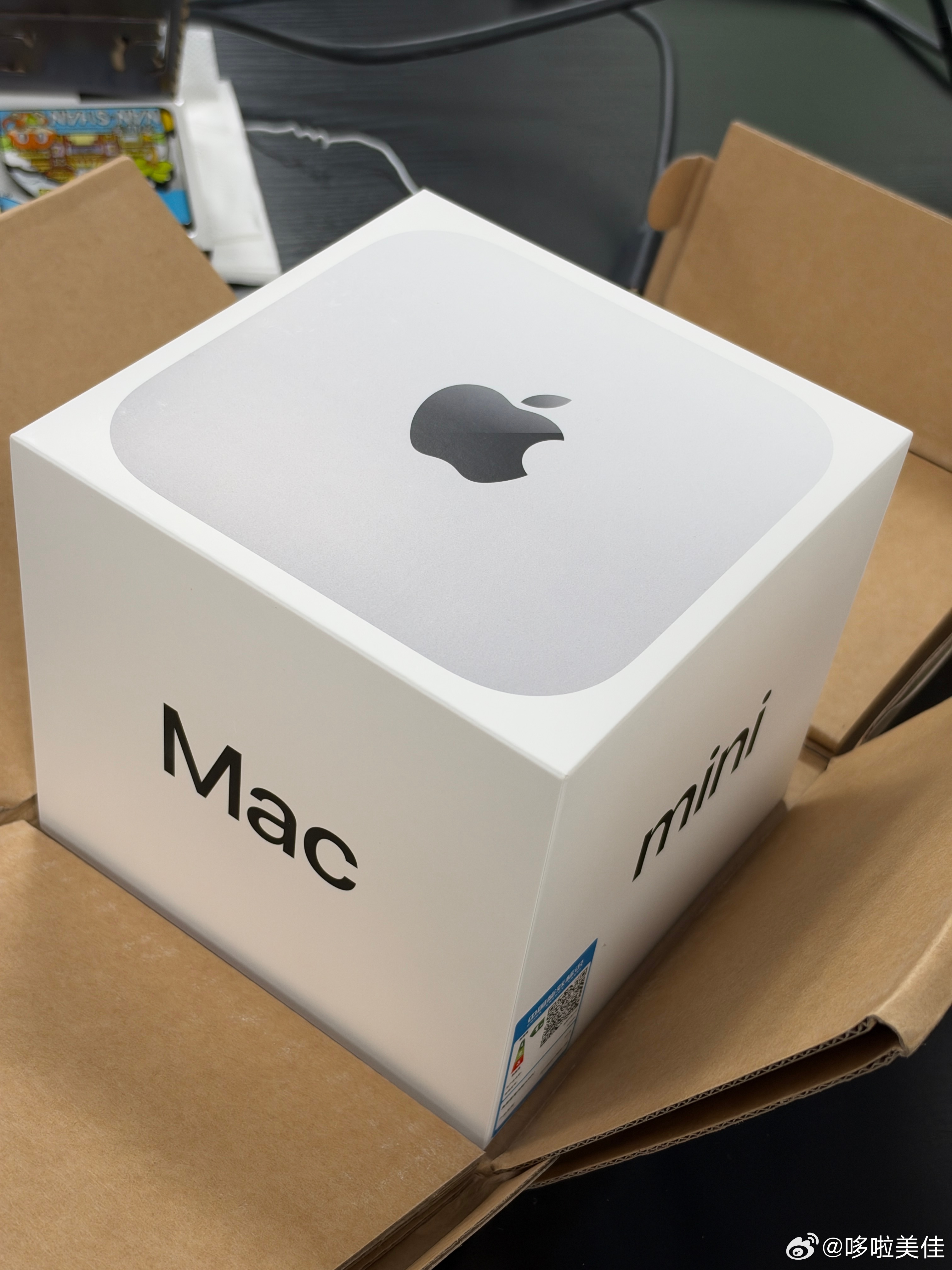 还在假期状态戒断中，来公司拆一个Mac mini6吧，拆完就回家[柯基] ​​​