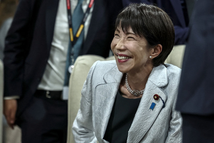 这老太婆在欧洲人面前那个谄媚，感觉马克龙都看不下去了… 