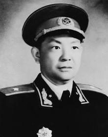 1955年，四野王牌军副军长只评少将，8位老战友联名写信帮他争军衔，罗帅坦言：这