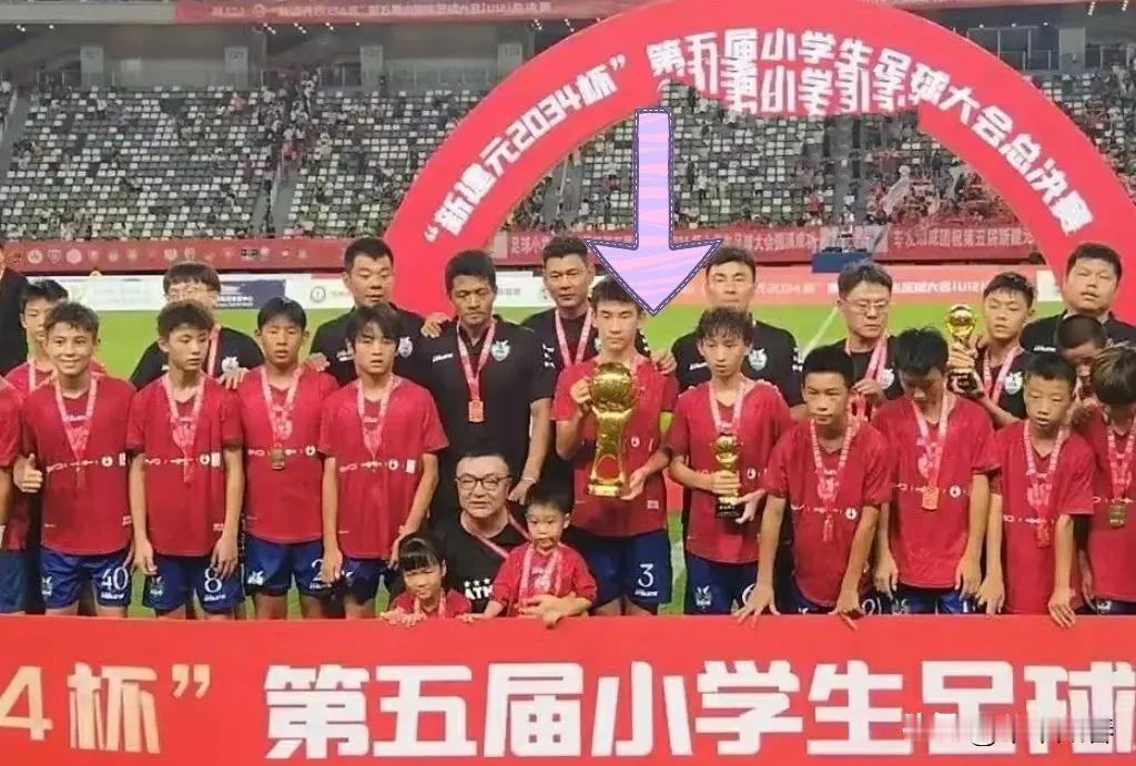 前国脚李玮锋近日在一场青少年足球交流活动的场边受访时，聊到了董路的青训队伍。他提