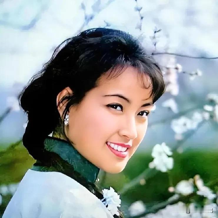 刘晓庆的“精彩人生”
  刘晓庆经历六段感情四次婚姻，无子女，庞大家产无人继承，