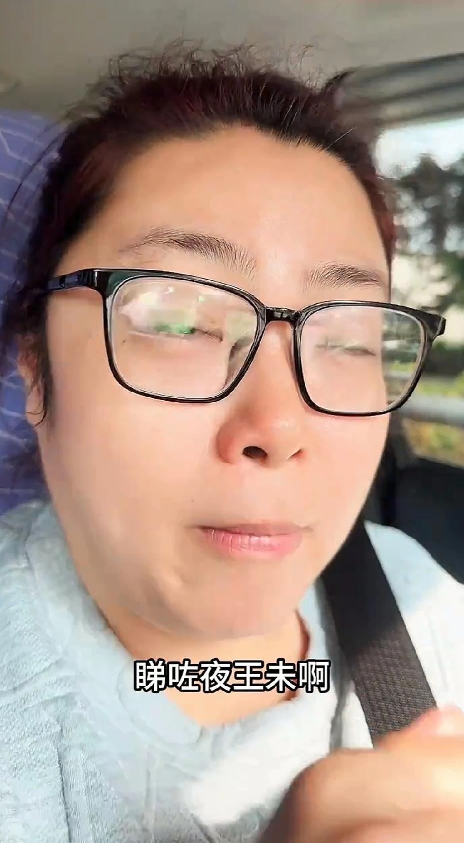 香港三天狂收2700万，内地票房却哑火。
这片子让郭富城顶着一口龅牙说东北话。