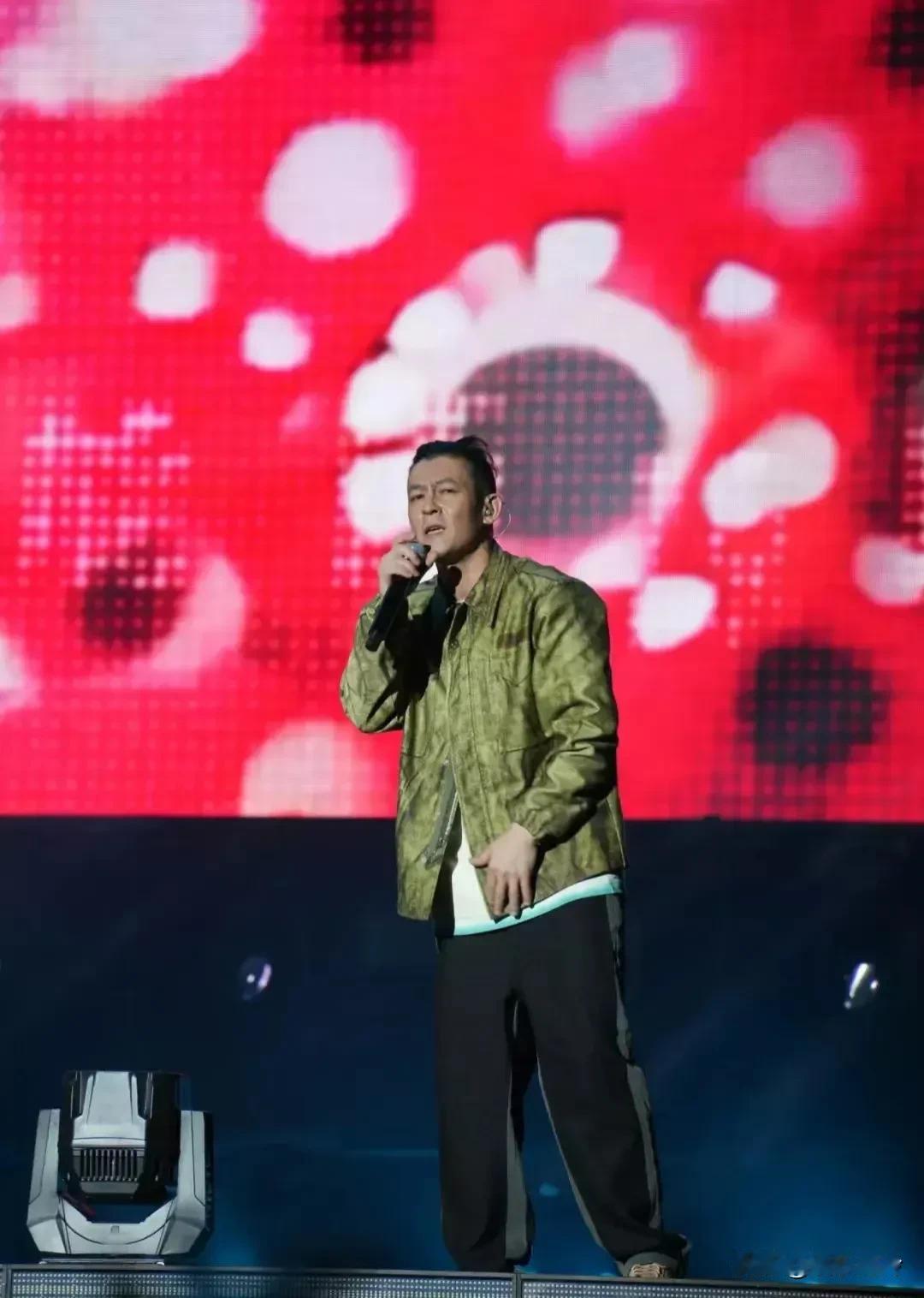 陈冠希太可惜了，居然变成这个样子了！

没想到他也会年老色衰，很多男星年龄越大会