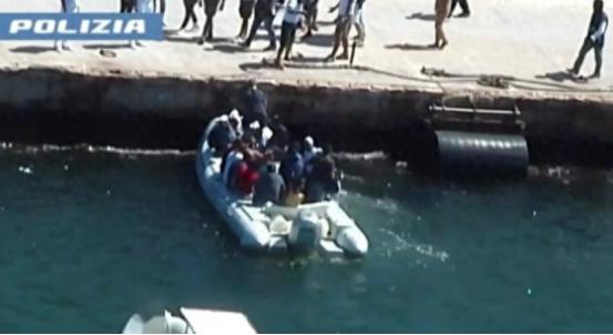 这就是中国对巴拿马的第二级精准制裁。所有巴拿马注册船舶停靠中国港口，将面临漫长、