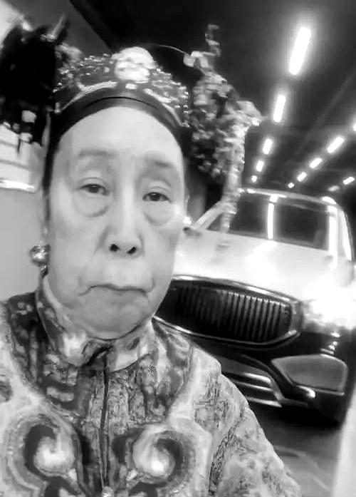 1900年，慈禧逃窜到了山西首富乔家。

离开前，慈禧张口说：“可否借我10万两