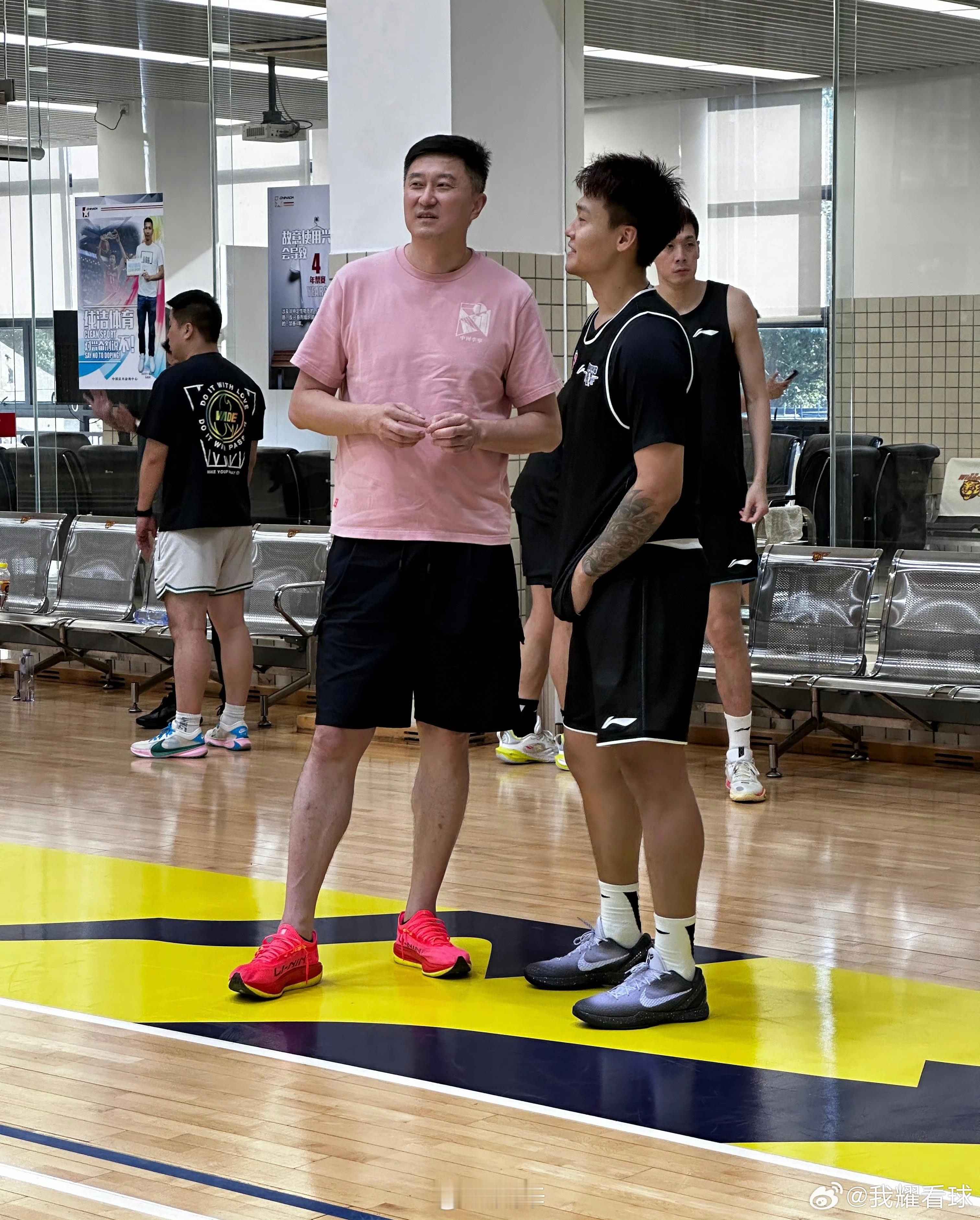 赵睿回到东莞开始跟广东全运队合练了[点赞]，阵容越来越齐整啊，黑睿应该很久没来这