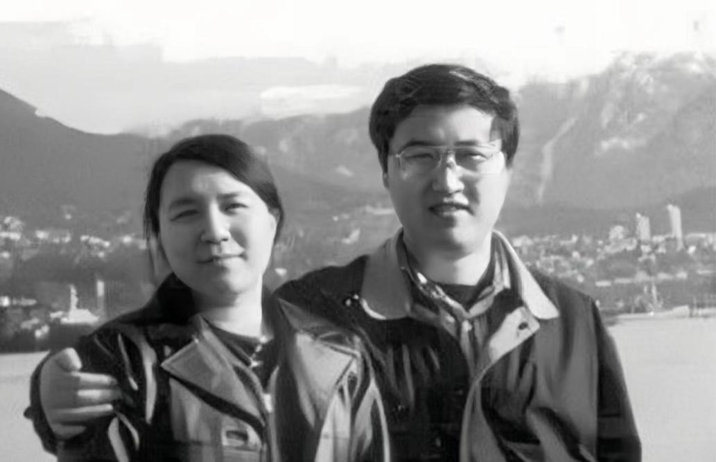 “她活该”！2002年，一位留美女博士和丈夫回国探亲时，竟被父亲活活砍死，而父亲