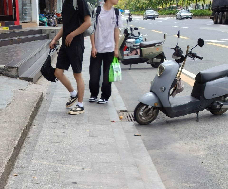 我那枯燥的生活，又多了几分偶遇你的概率 