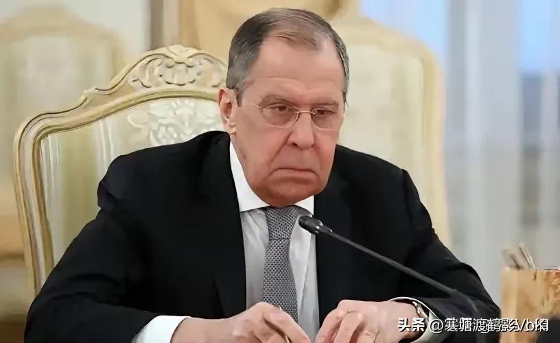 俄罗斯外长拉夫罗夫怒斥：明明是美国和以色列先动手轰炸伊朗，海湾国家却只谴责伊朗，