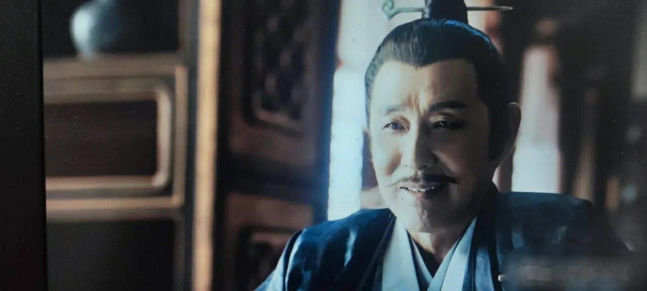 《庆余年2》：赖名成廷杖而亡，范闲看清庆帝赖名成，真是太勇了。直来直去的，参完范