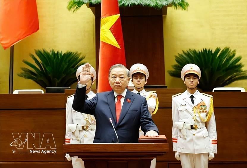 2026年4月7日，在越南第十六届国会第一次会议上，苏林高票当选越南国家主席。这