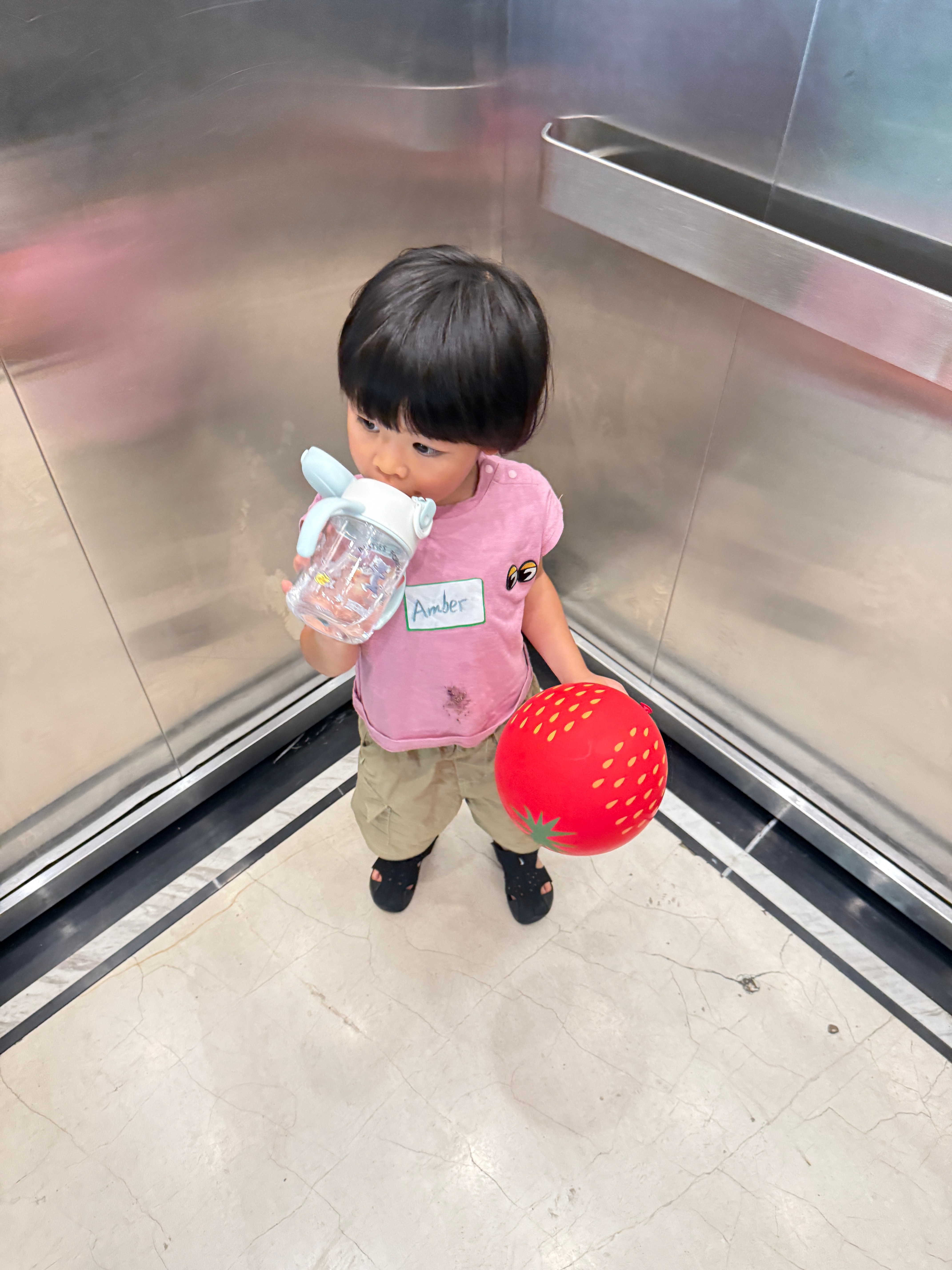 回家了忘了给孩子喝水，差点没渴鼠