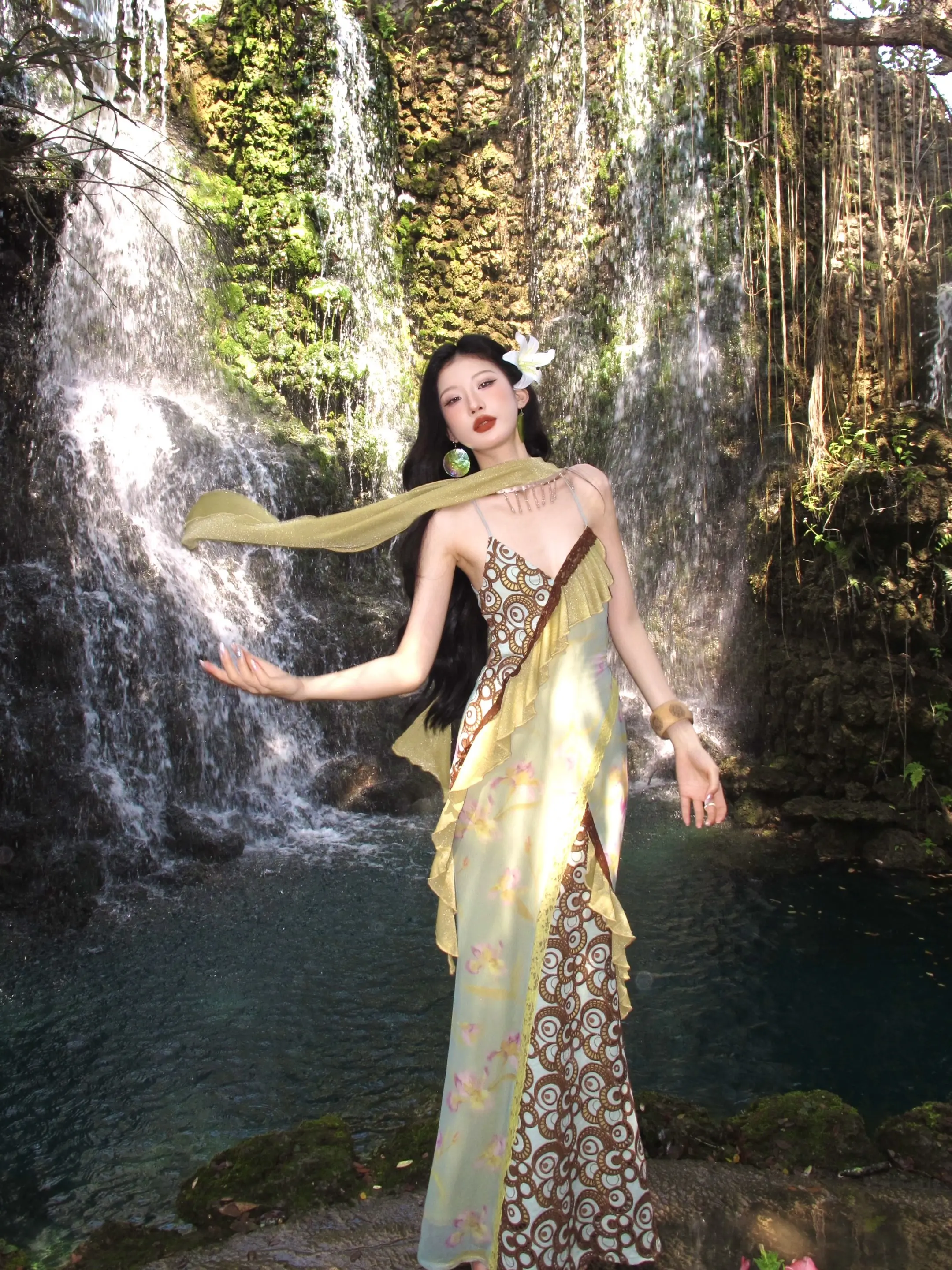 生命不泯灭于泛泛 我在绿意里新生。