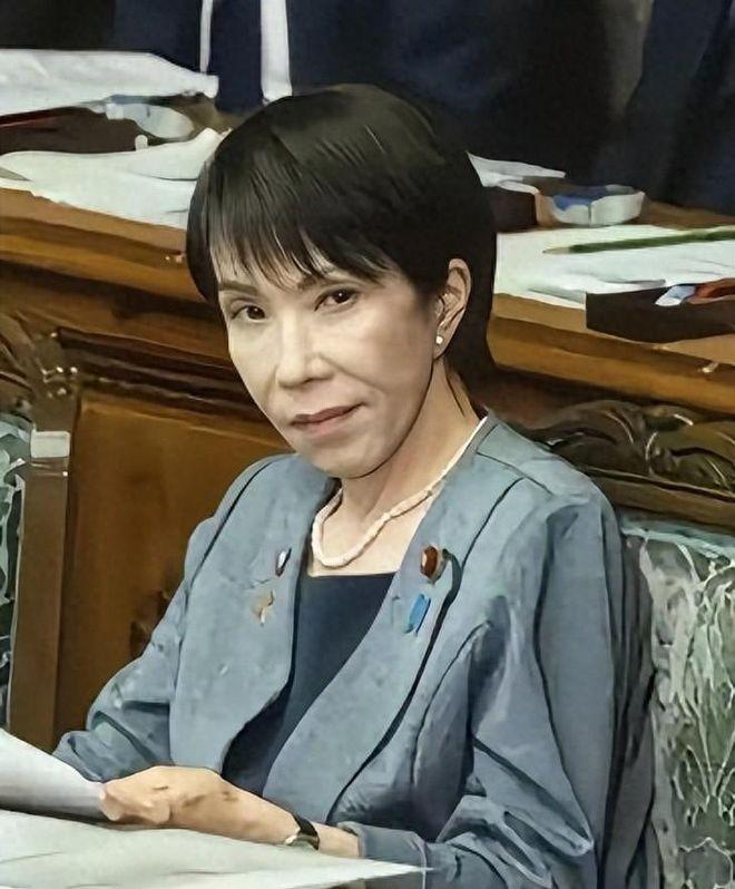 短短几个月光景，日本大众对高市的看法悄然扭转，内阁的民众好感度接连走下坡路，整体