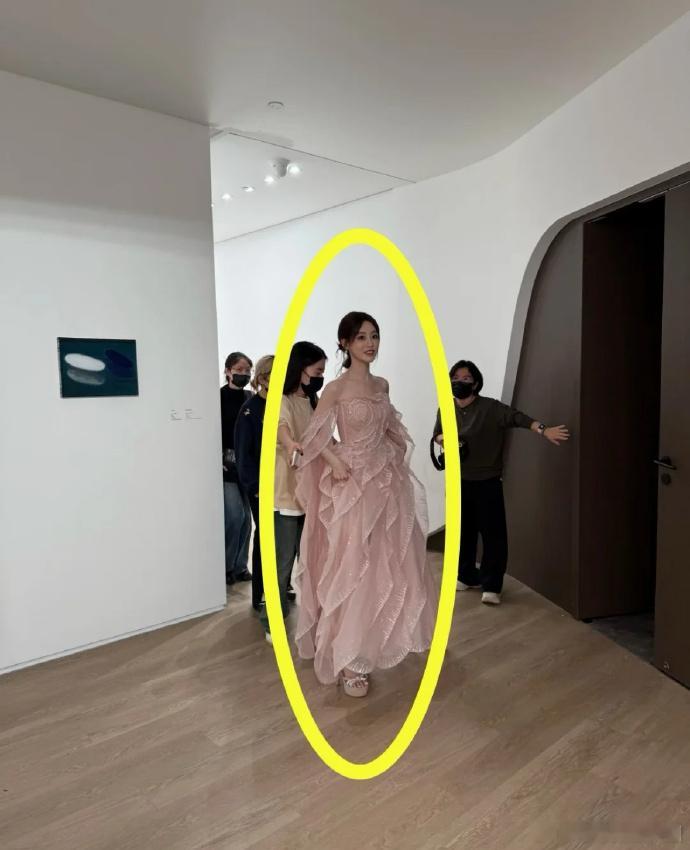 祝绪丹离开嘉行早有端倪？本人美若天仙，妆容精致五官绝，那发量更是让人羡慕，女星魅