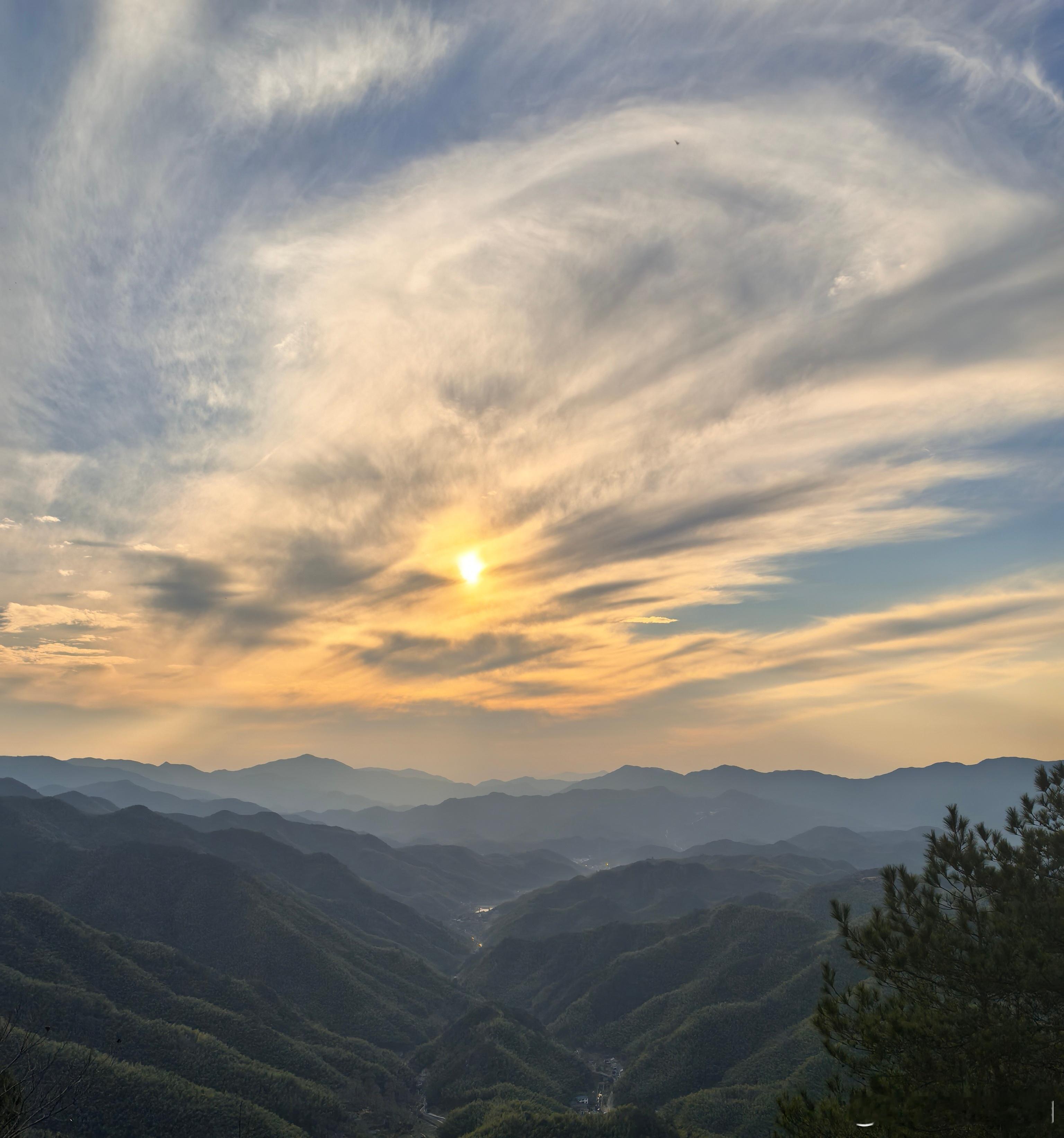 心里话          你不能决定太阳几点升起，但可以决定自己几点起床。   
