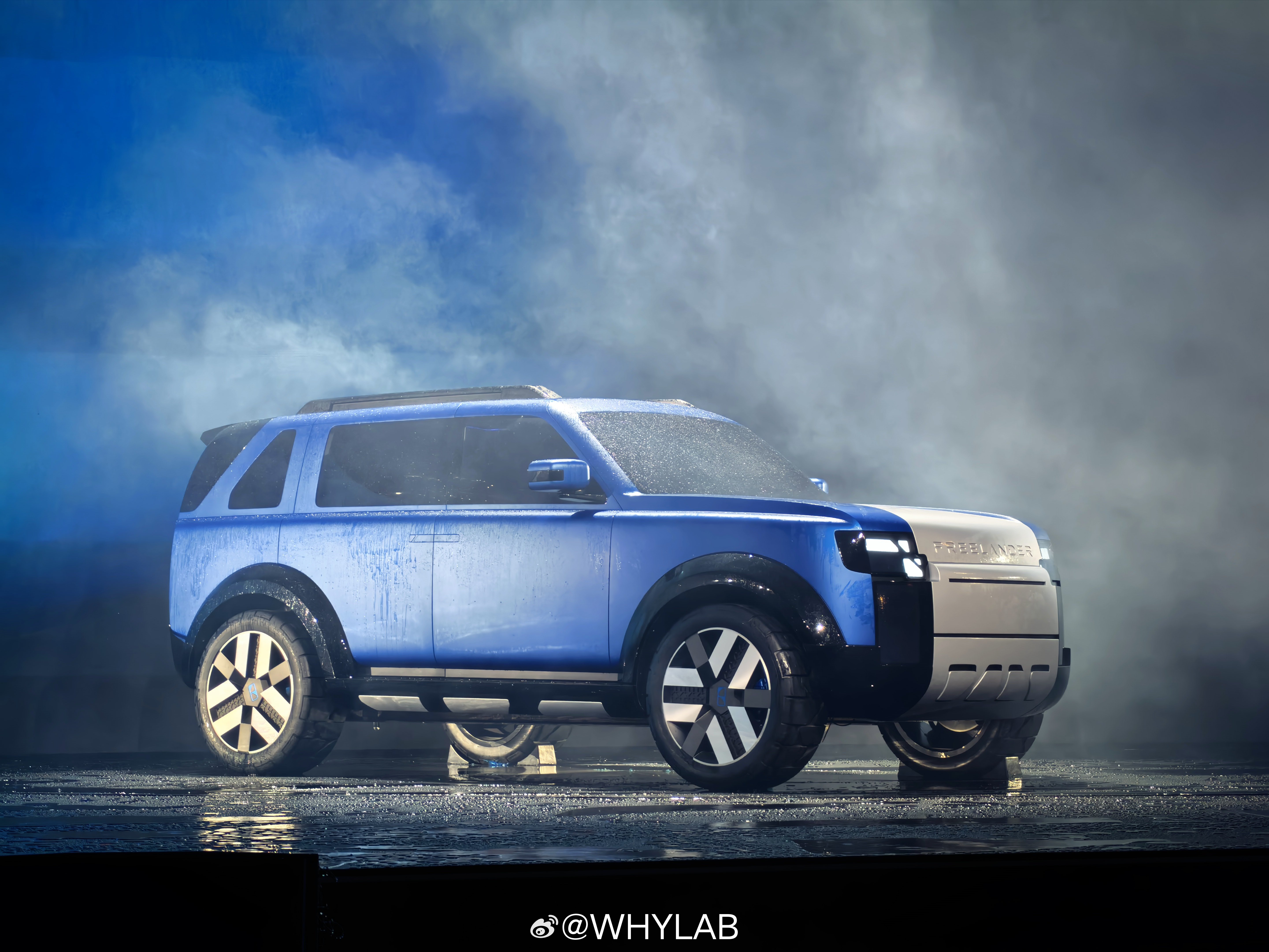 FREELANDER 神行者的第一款车在上海雨夜正式亮相了，保留神行者标志性的三