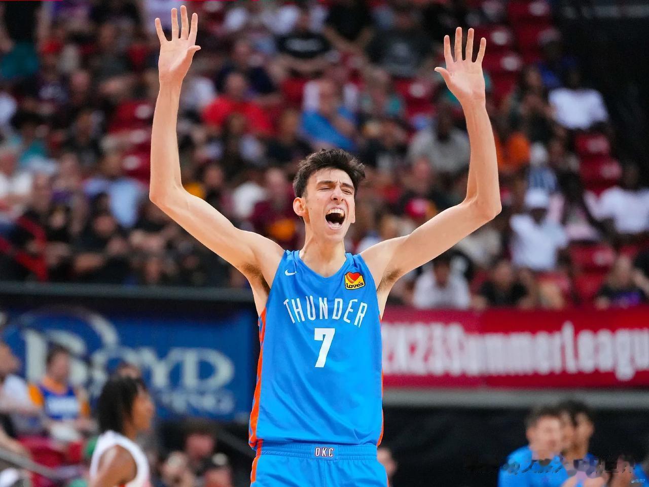 北京时间7月18日NBA雷霆队2022届榜眼郎霍姆格伦接受采访，回答了自己伤停一