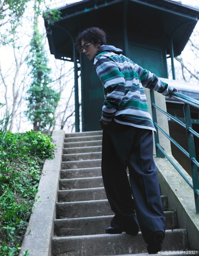 王一博骨子里的时髦藏不住 王一博骨子里的时髦藏不住，真的太会穿了！ 