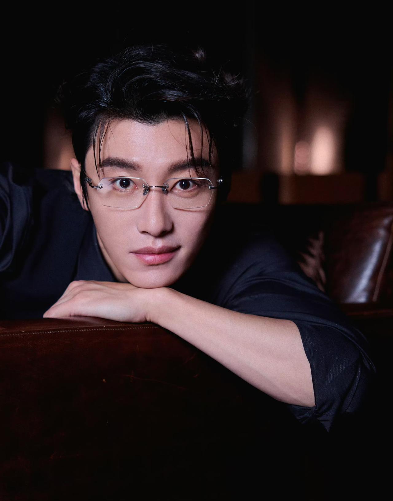 又有人眼红了，《轧戏》播出后，男二裴轸意外爆火，成为观众热议焦点。代旭的精湛演绎