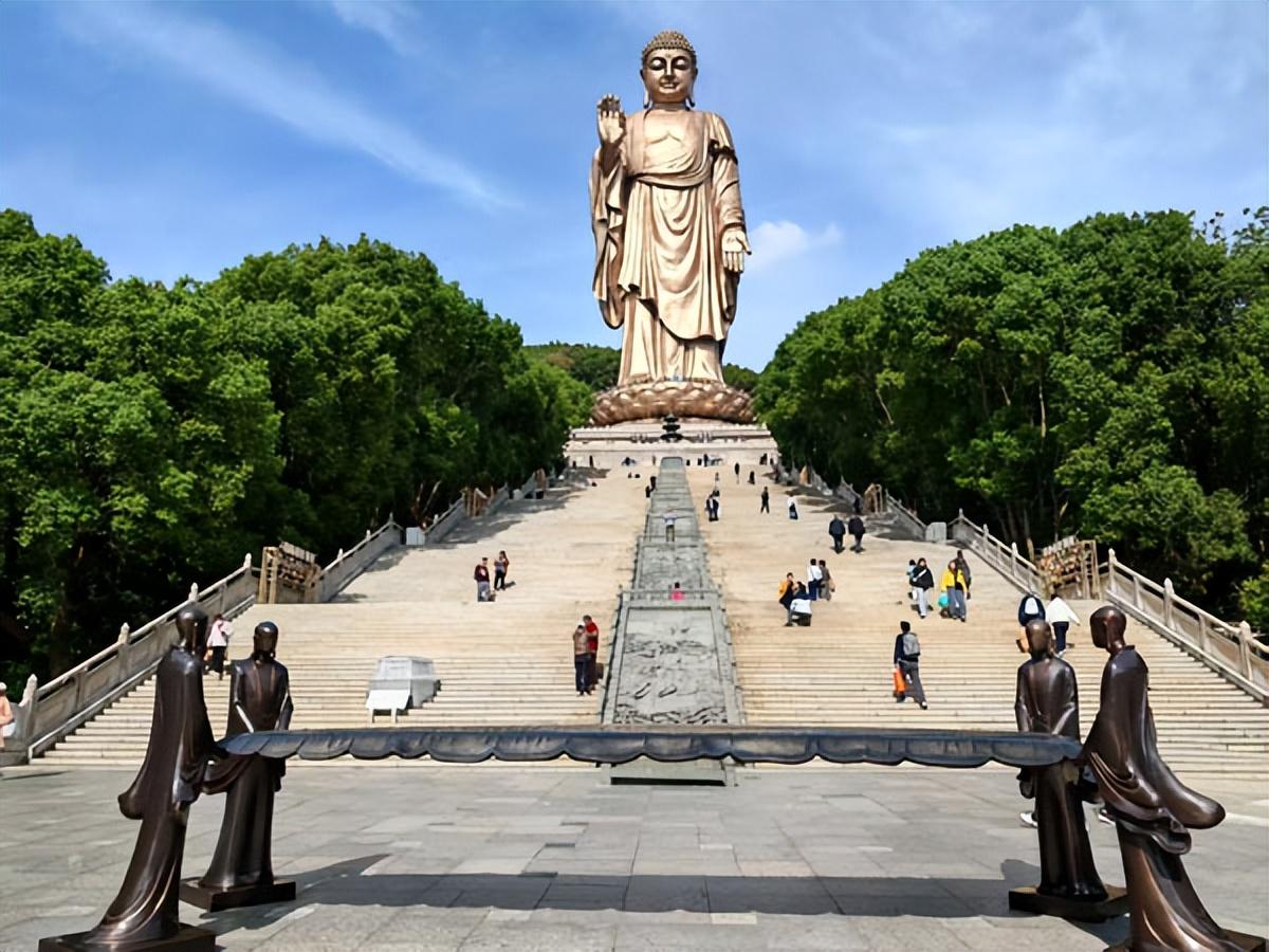 初一去进香祈福，“东林大佛”，你让“灵山大佛”情何以堪？

初一，过大年去祈福，