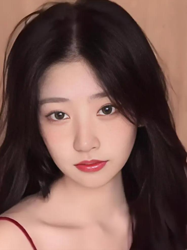 黄一鸣曝料，估计王思聪尴尬了。

本来两人分手后，王思聪对黄一鸣的态度就冷淡。