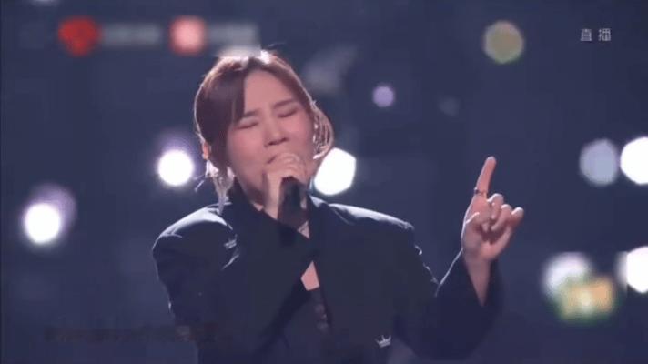 天后给我听麻了江苏卫视2026跨年演唱会高能炸场！“铁肺女王”李佳薇开嗓即封神，